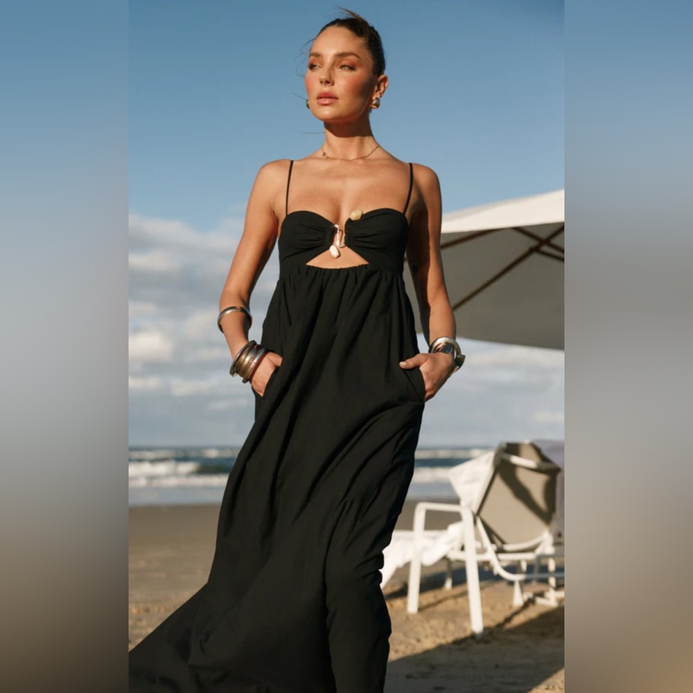 Elegant Black Maxi Dress